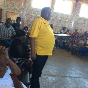 Community meeting in Boikhutsong 005