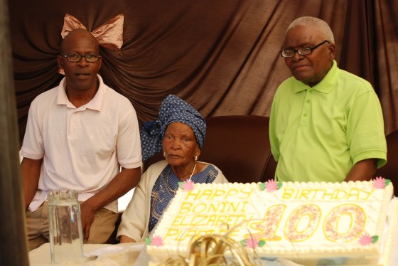 DSC_6736Elizabeth Plaatjie with her two sons,Mojalefa and Gaolatlhe Plaatjie.