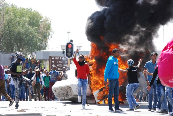dsc_0685north-west-university-students-barricated-campus-entrance-with-burning-canopy
