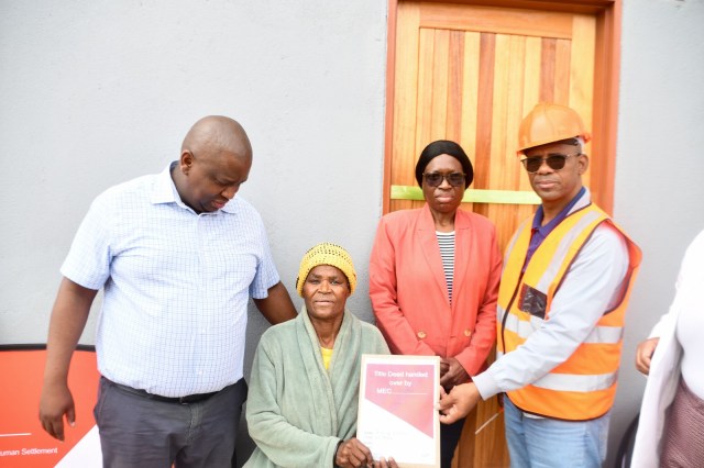 Motlhaping handed over 10 RDP houses and title deeds